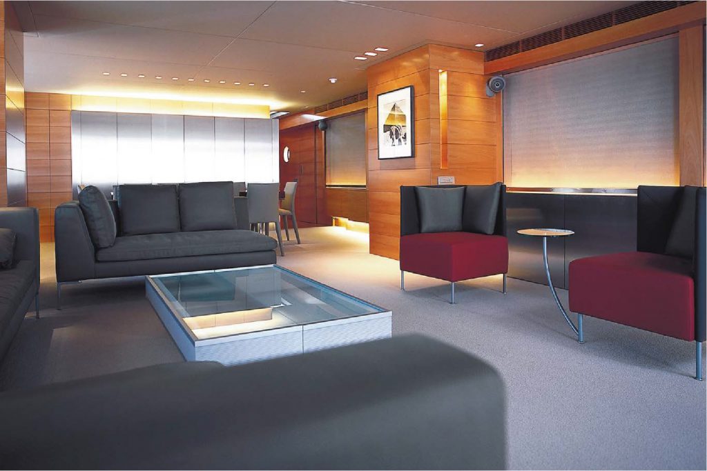 Phoenix_interior.jpg | The Yacht Club